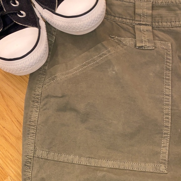 ✅Style & co capris cargo style in army  green. Button/Zip front closure 💚 - Picture 4 of 7